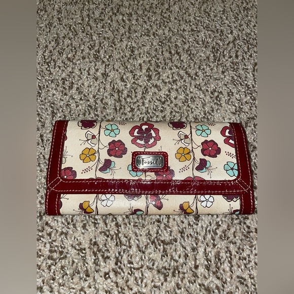 Fossil Wallet - Picture 1 of 8